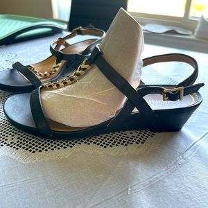 Vionic Womens sandals black with metal details Size 8
